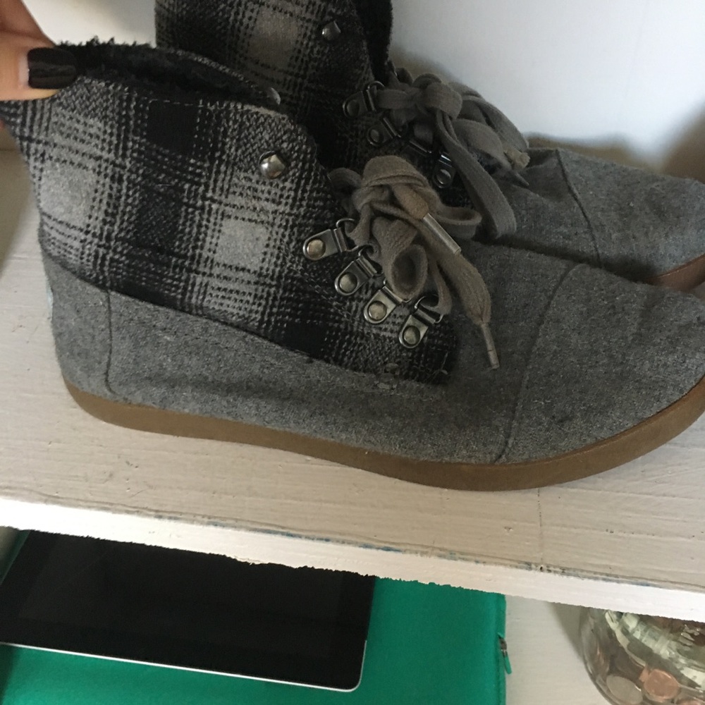 TOMS BOOTS 8.5 GREY AND BLUE